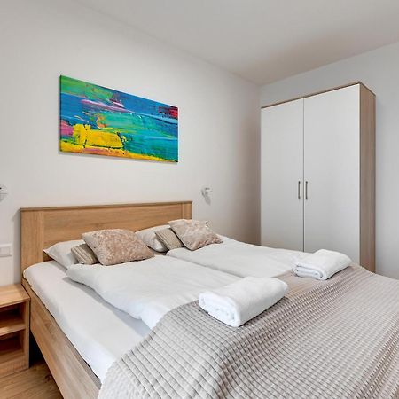 Apartament Nadmorskie Spektrum & Parking Gdansk Bagian luar foto